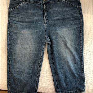Liz Claiborne Crop Jeans